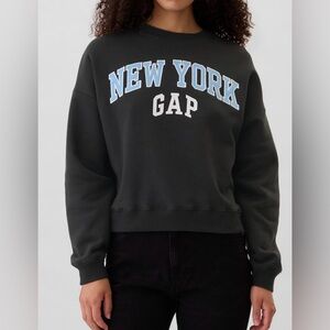 Women’s Oversized Gap Graphic New York Sweatshirt